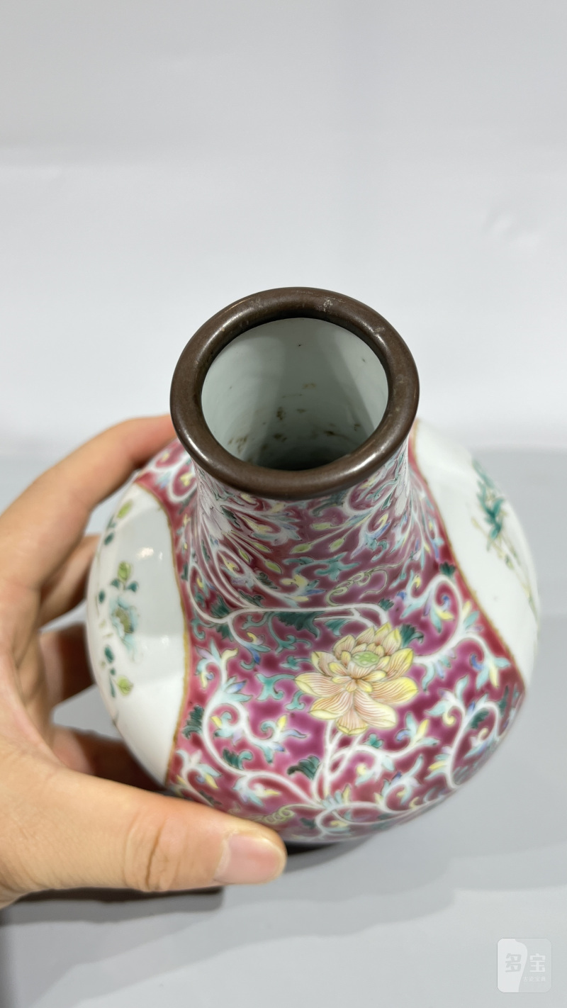 清 粉彩开光花卉纹瓶 - 图8
